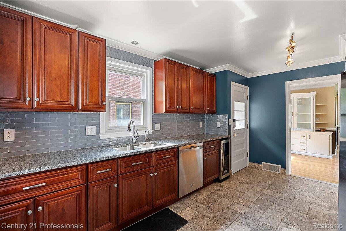 607 Lawson Street Property Photo 19