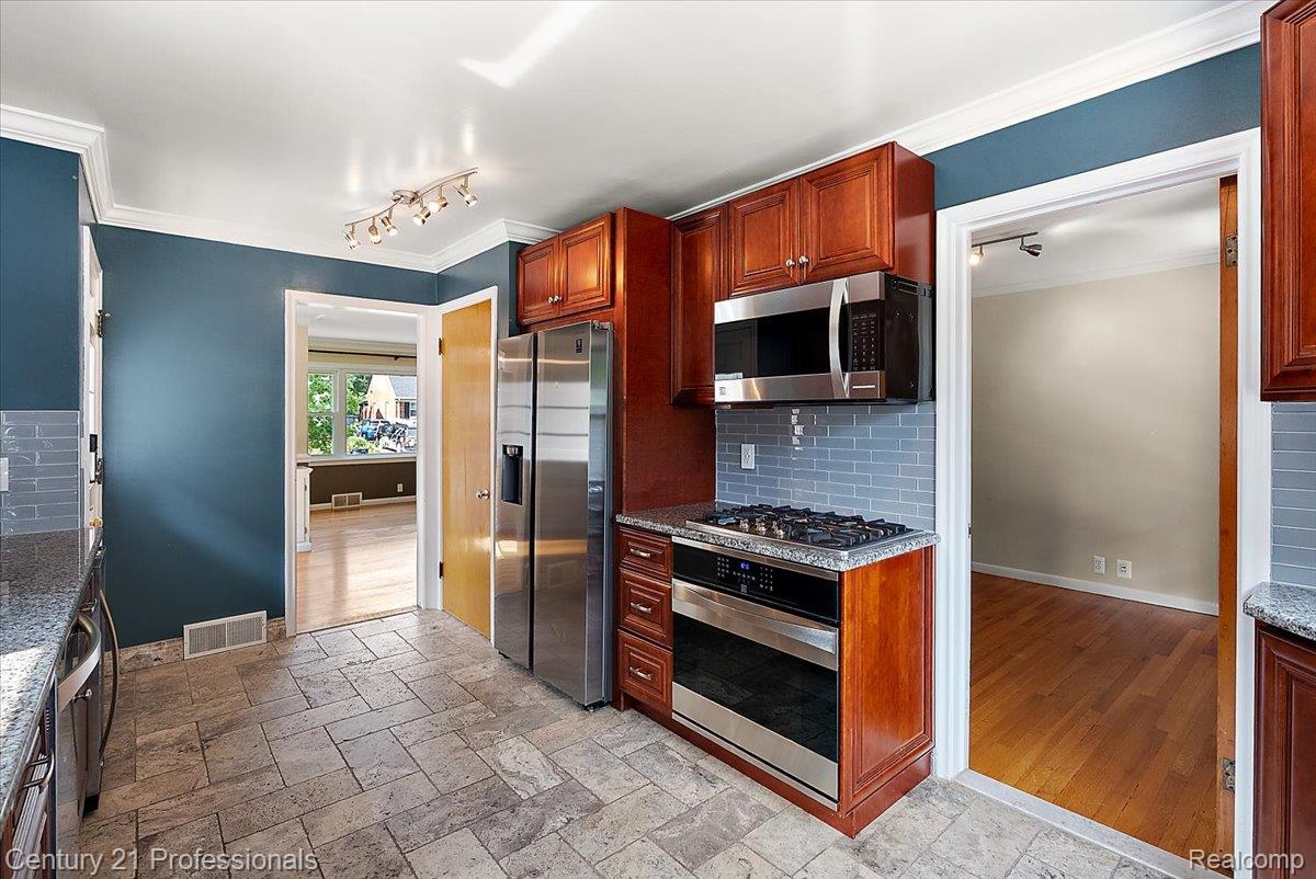 607 Lawson Street Property Photo 20