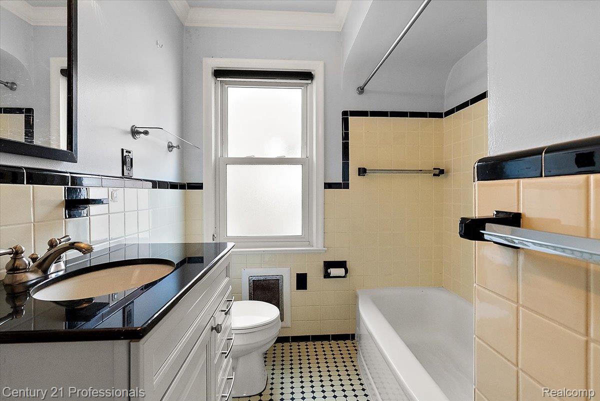 607 Lawson Street Property Photo 21