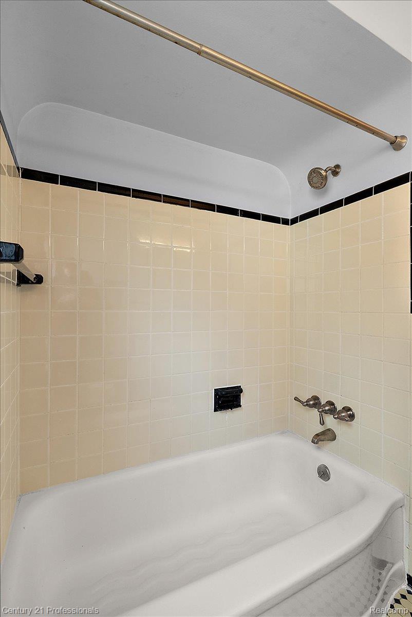 607 Lawson Street Property Photo 22