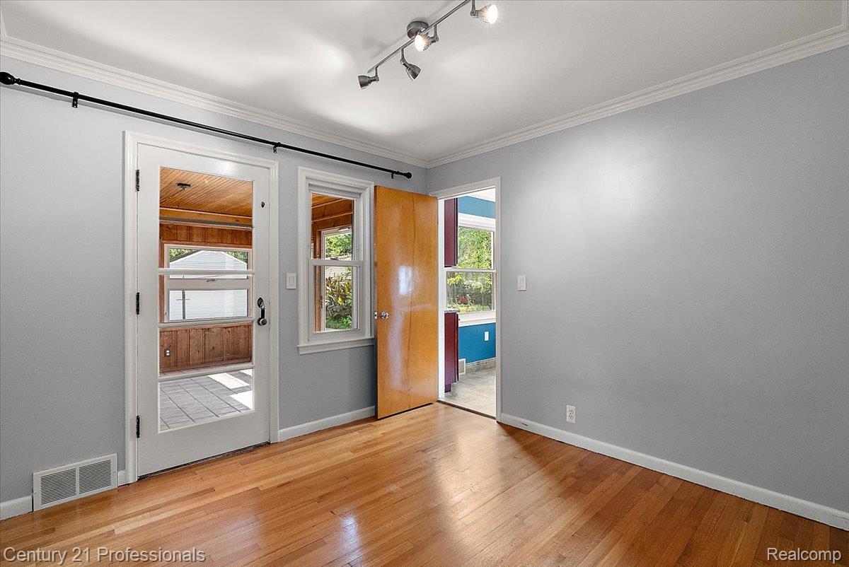 607 Lawson Street Property Photo 25