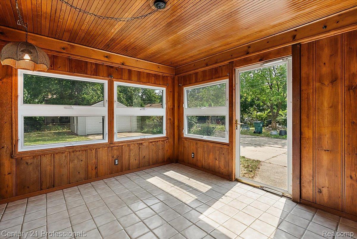 607 Lawson Street Property Photo 27