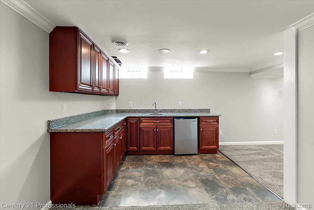 607 Lawson Street Property Photo 28