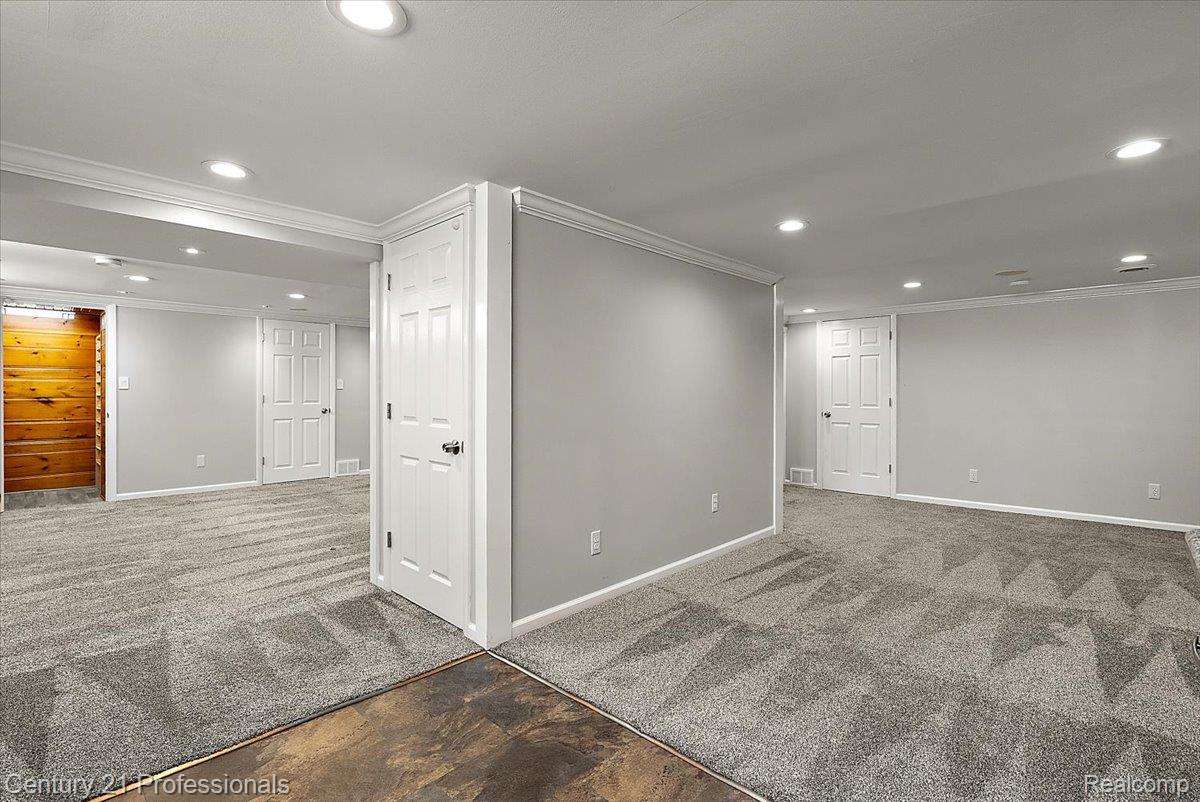 607 Lawson Street Property Photo 29
