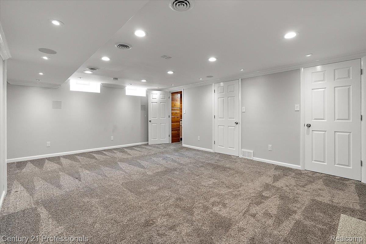 607 Lawson Street Property Photo 30