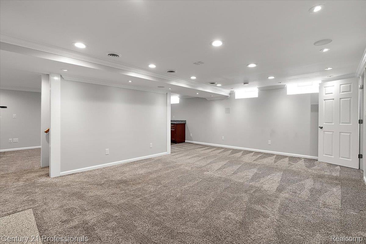 607 Lawson Street Property Photo 31