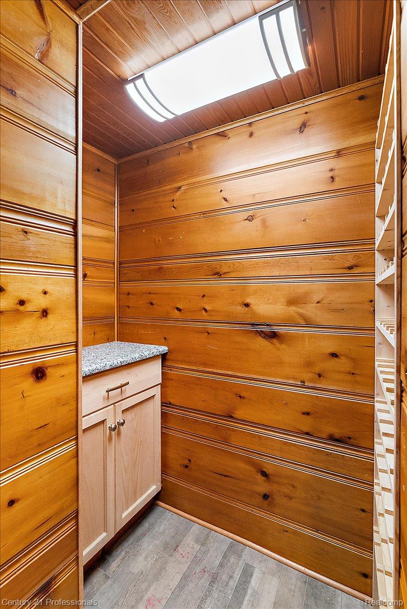 607 Lawson Street Property Photo 32