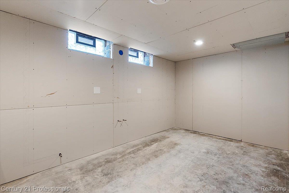 607 Lawson Street Property Photo 34