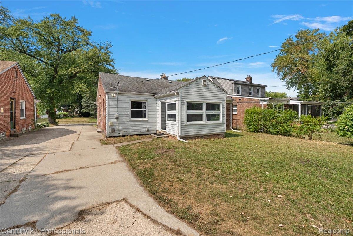607 Lawson Street Property Photo 35