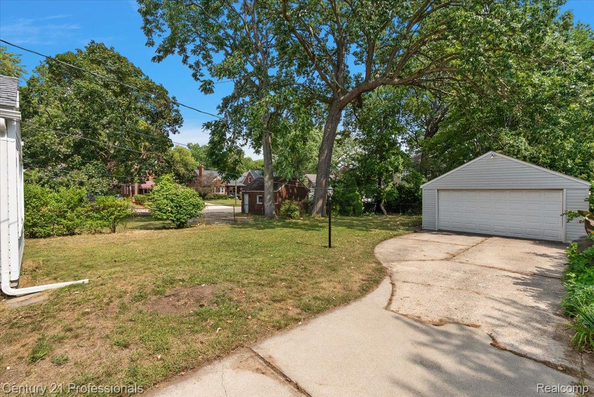 607 Lawson Street Property Photo 38