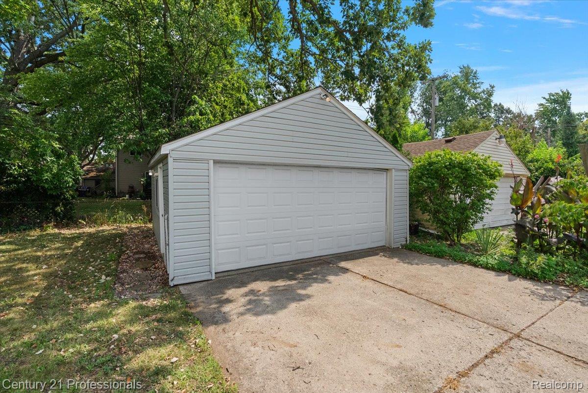 607 Lawson Street Property Photo 39