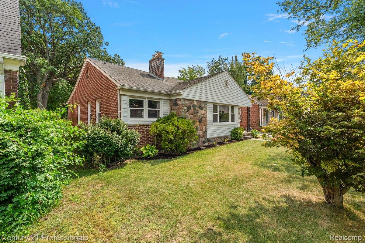 607 Lawson Street Property Photo 45