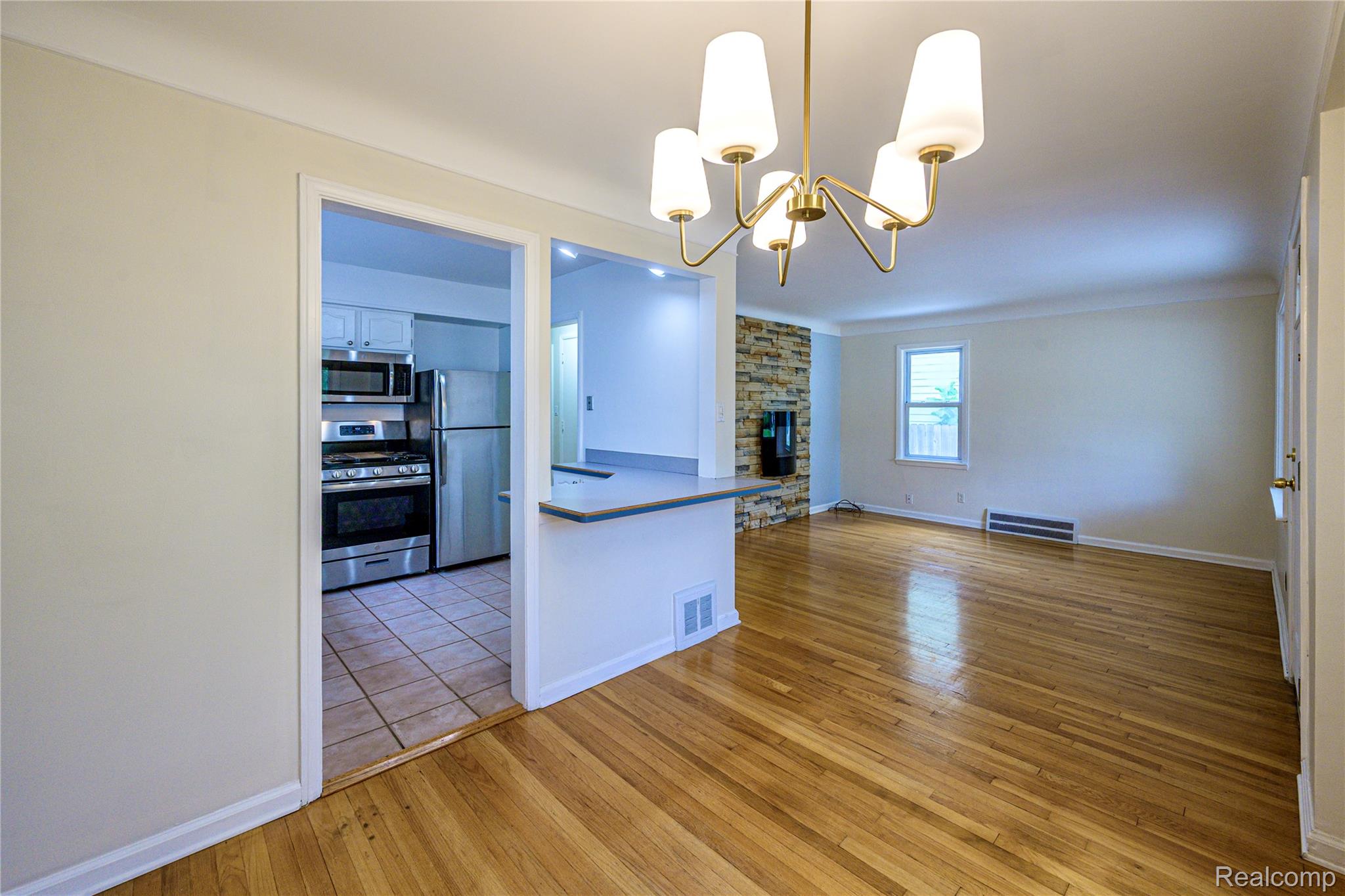 505 S Minerva Avenue Property Photo 7