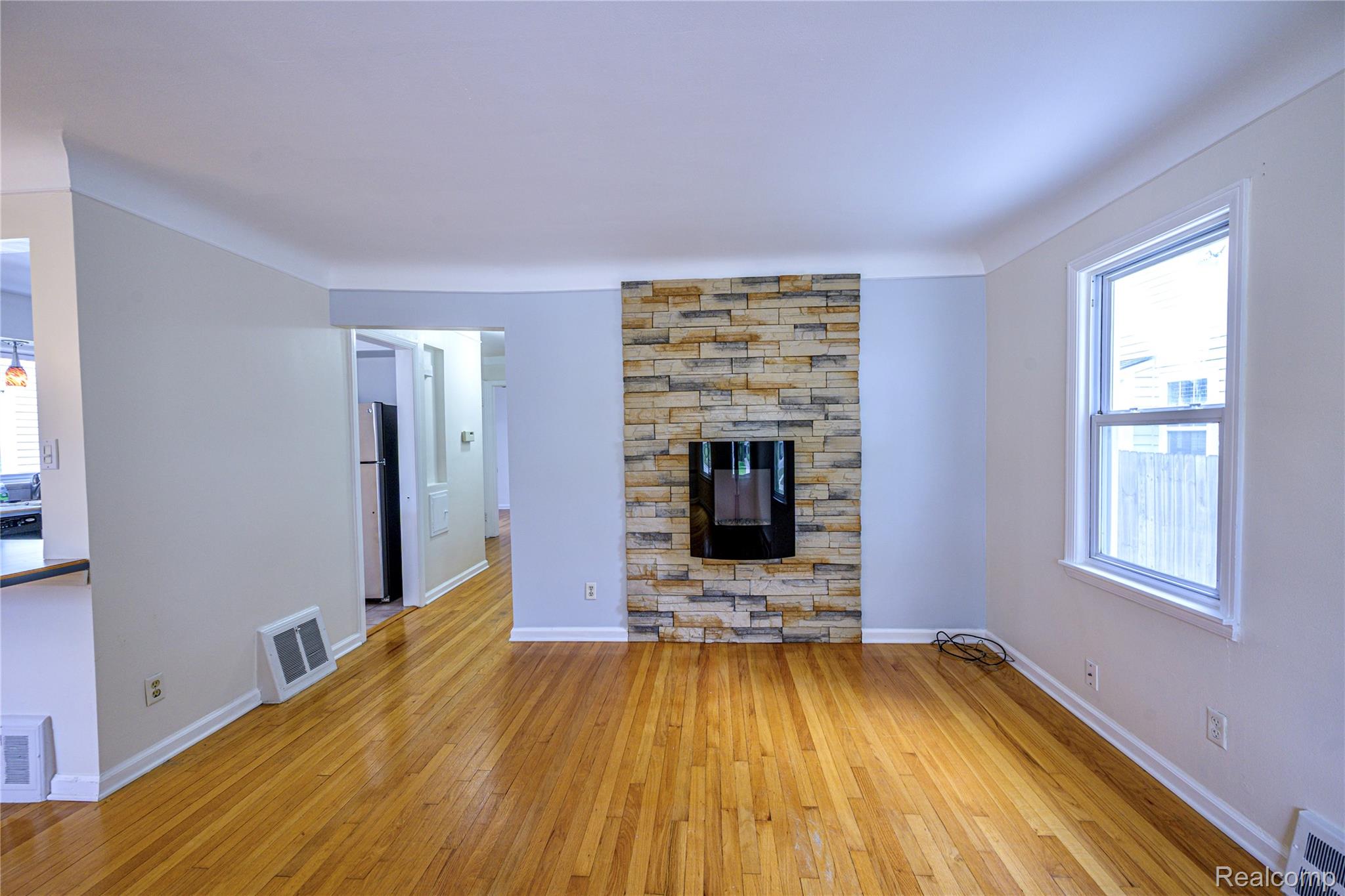 505 S Minerva Avenue Property Photo 8