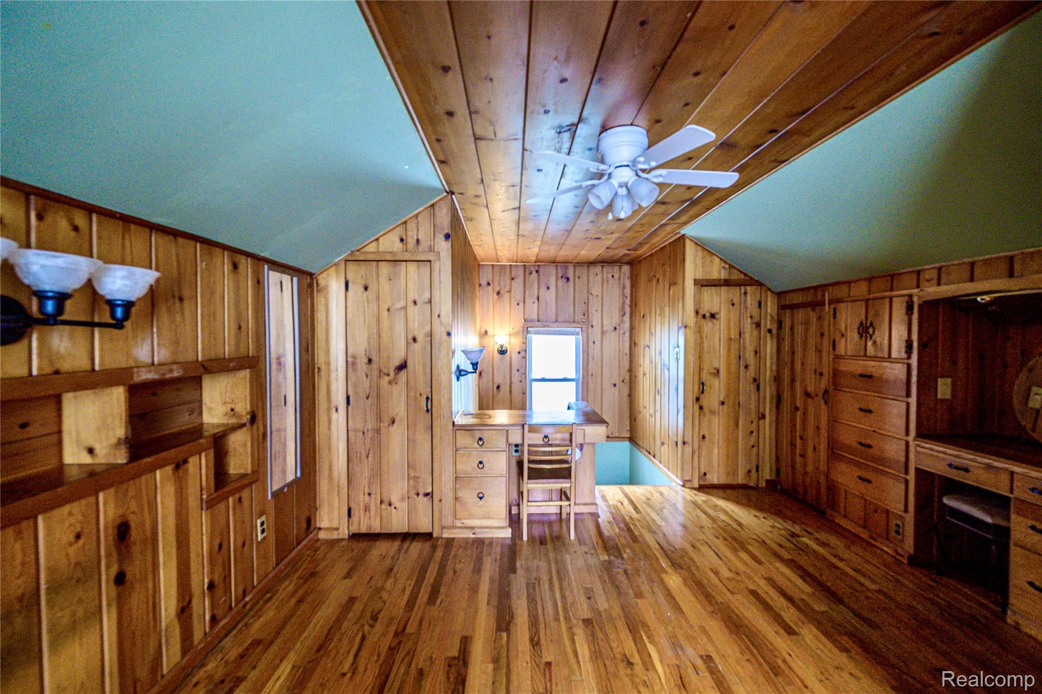 505 S Minerva Avenue Property Photo 15