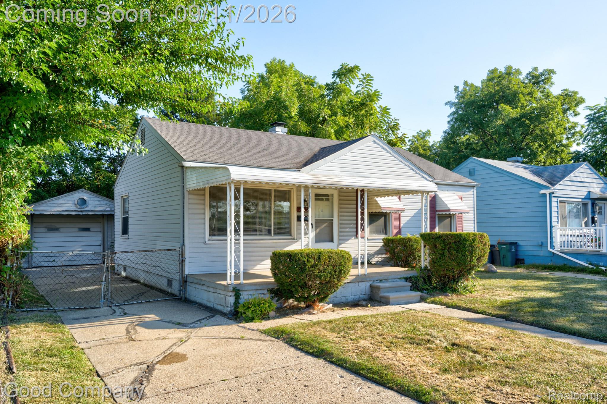561 E Bennett Avenue Property Photo 1
