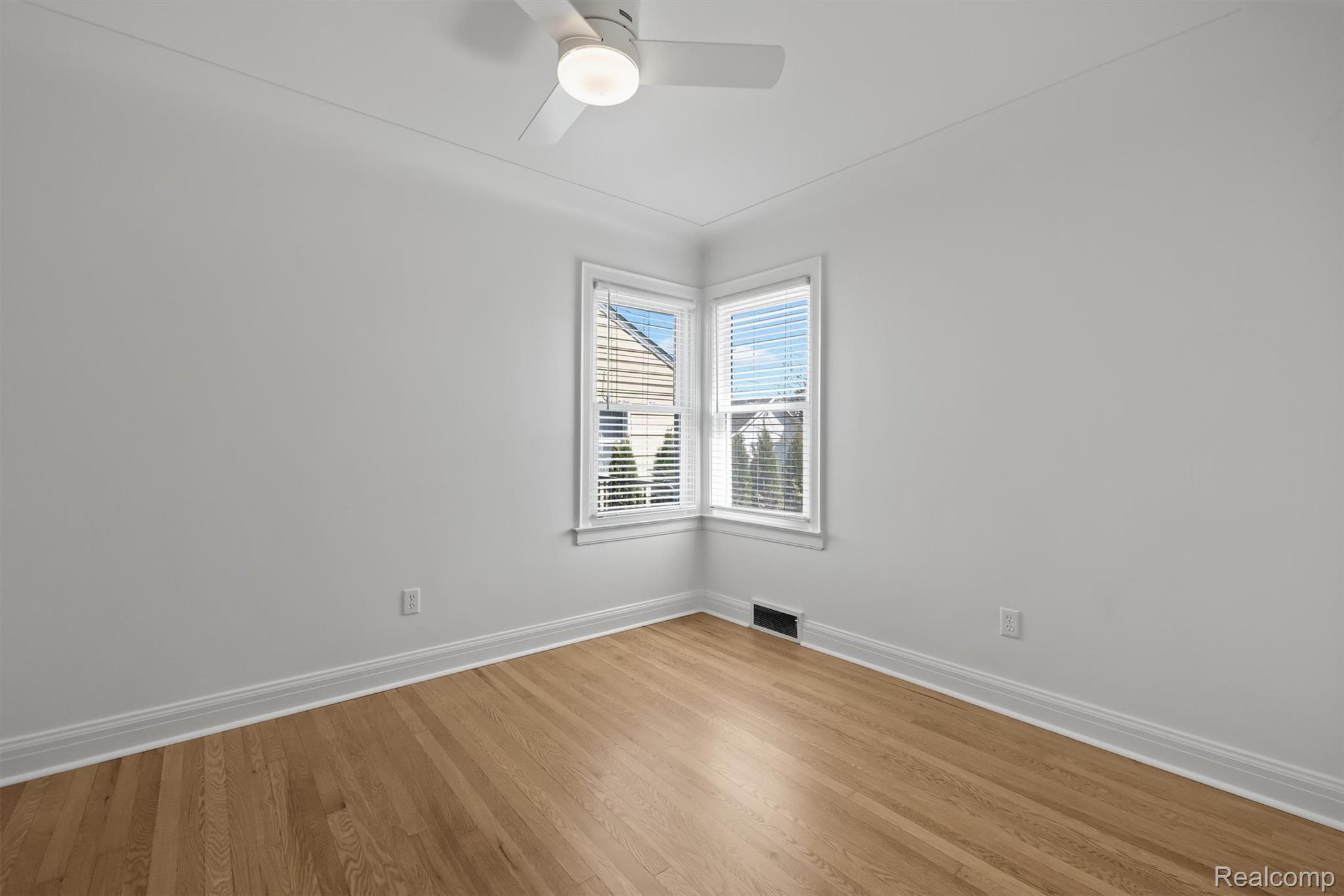 27500 Jefferson Avenue Property Photo 13