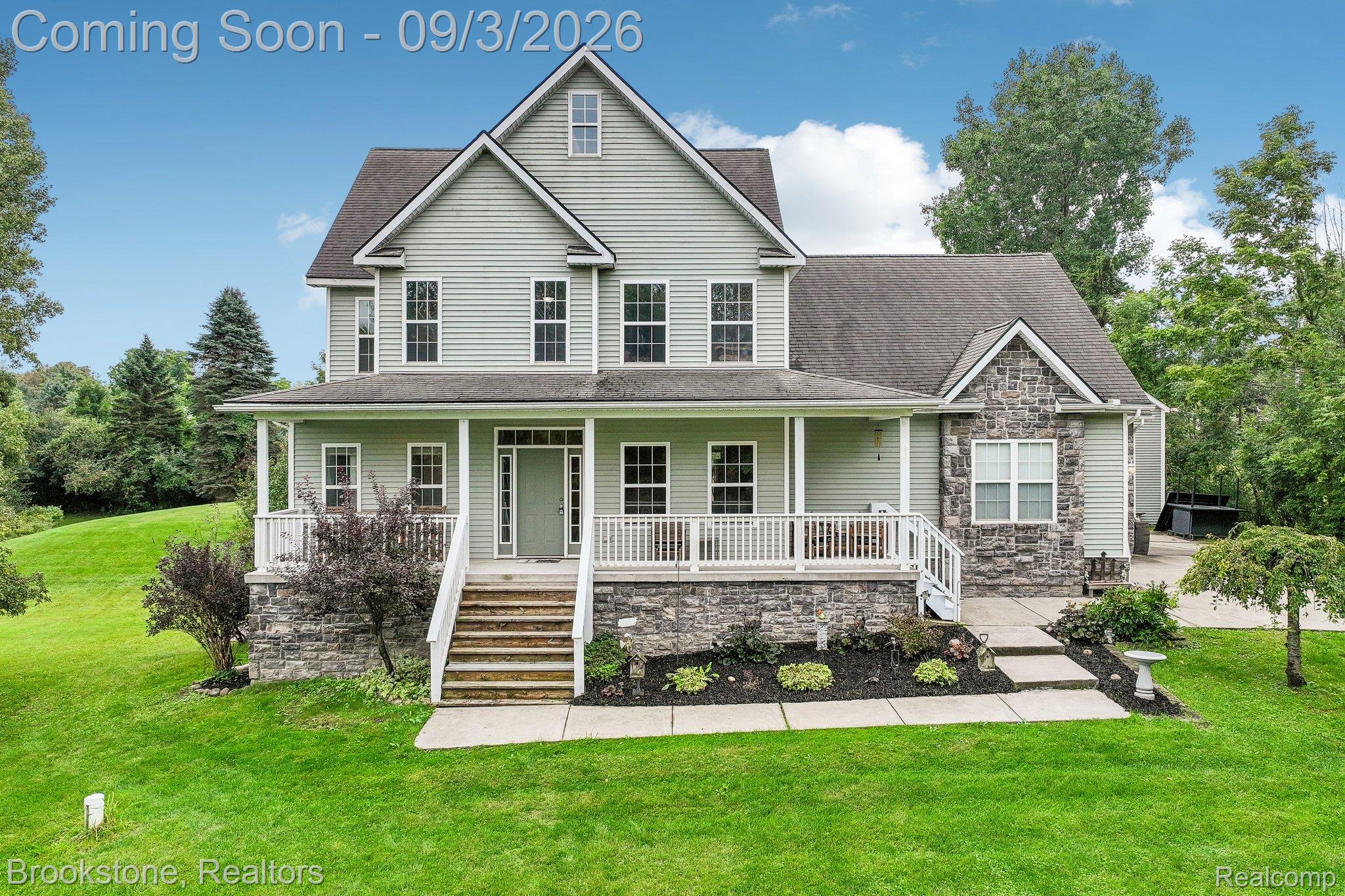 2633 Groveland Road Property Photo 1