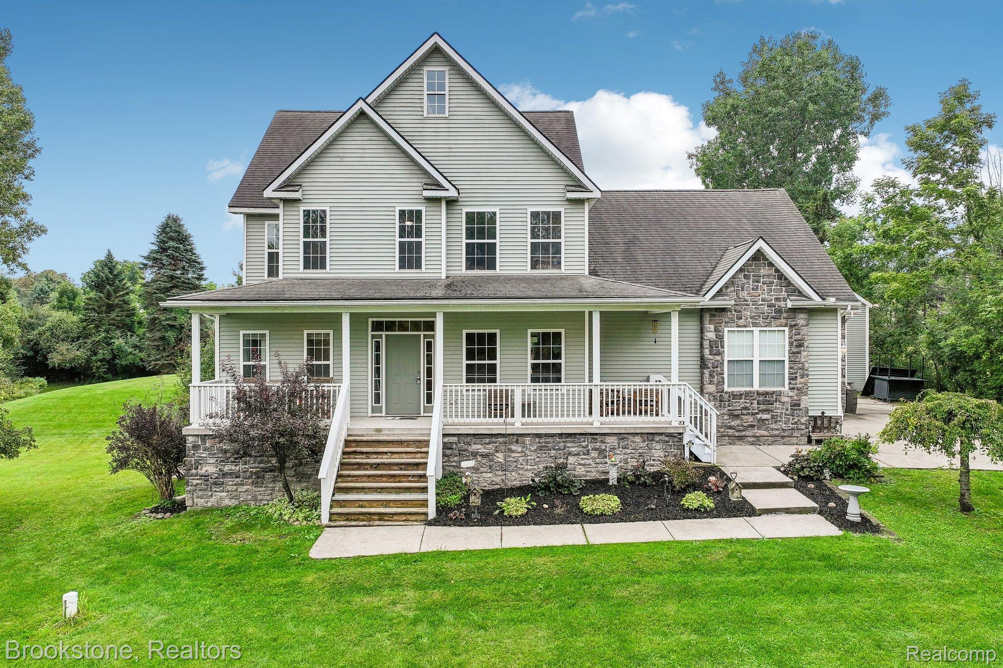 2633 Groveland Road Property Photo 1