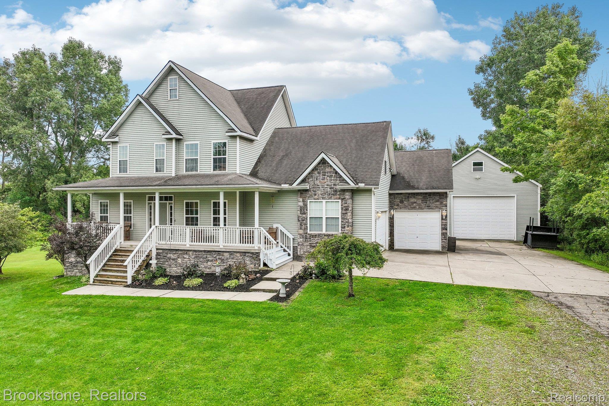2633 Groveland Road Property Photo 2