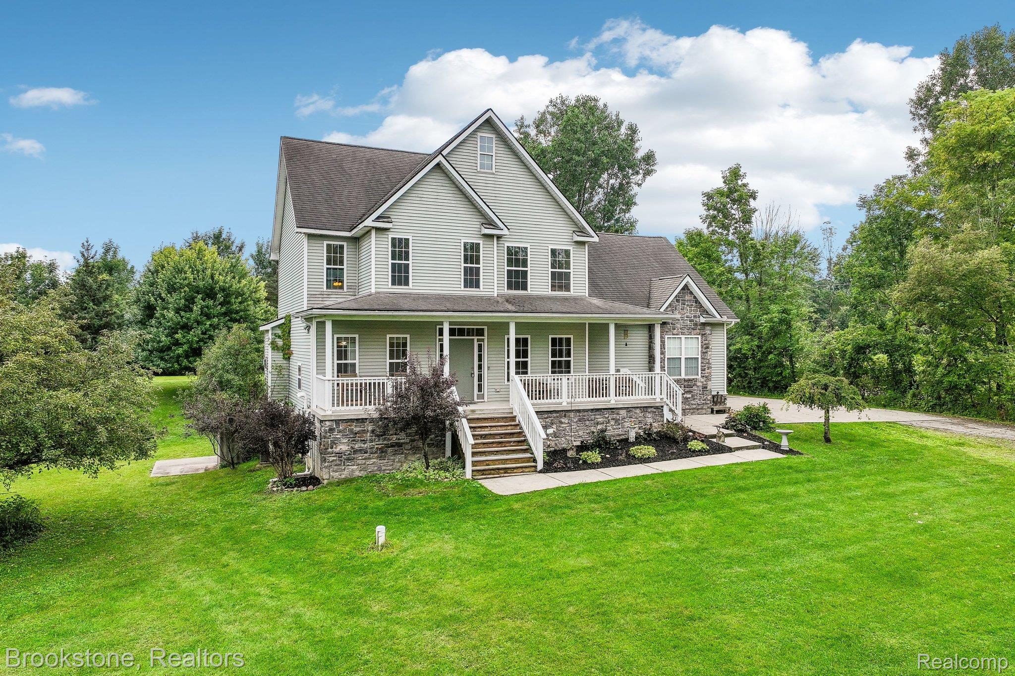2633 Groveland Road Property Photo 3
