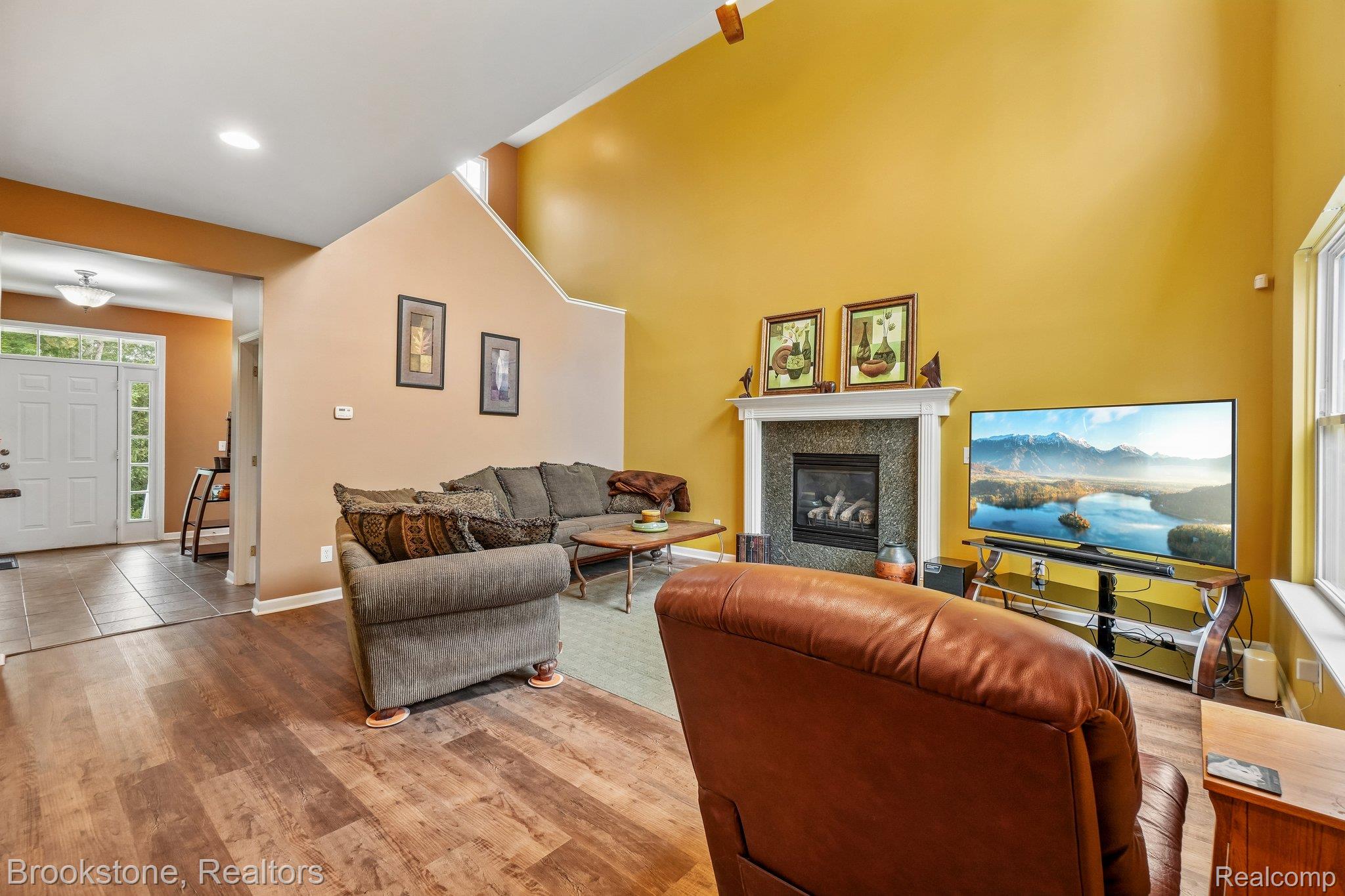 2633 Groveland Road Property Photo 6