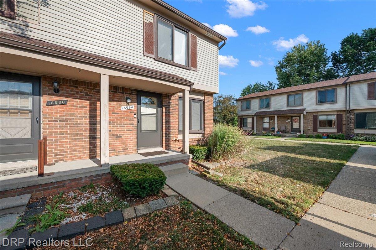 16994 Kingsbrooke Drive Property Photo 3
