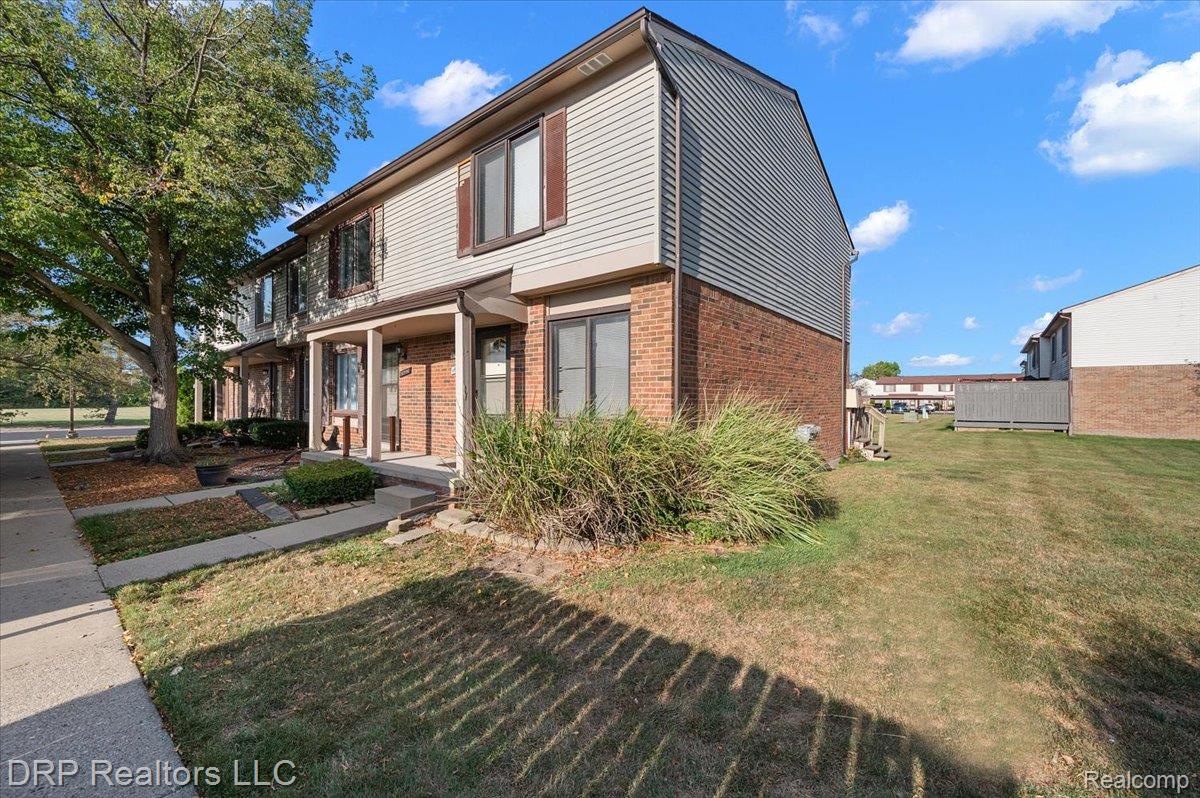 16994 Kingsbrooke Drive Property Photo 4
