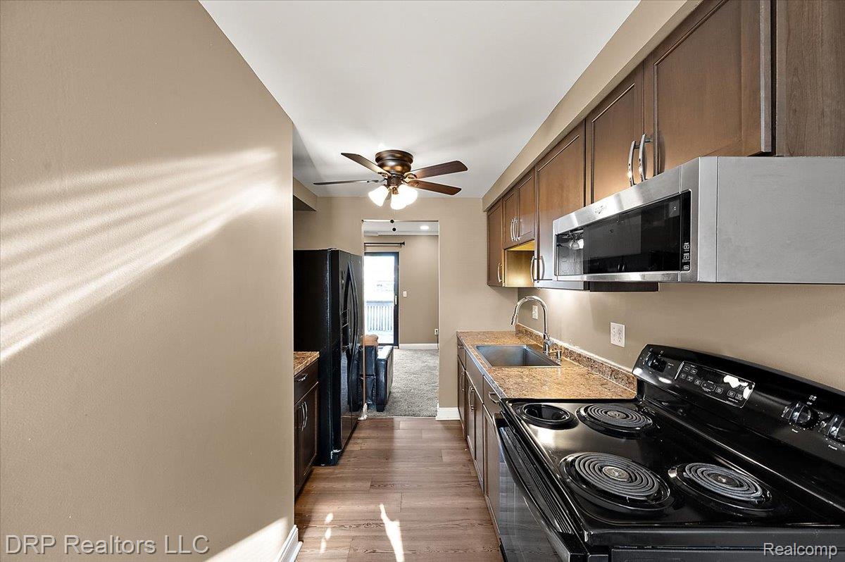 16994 Kingsbrooke Drive Property Photo 12