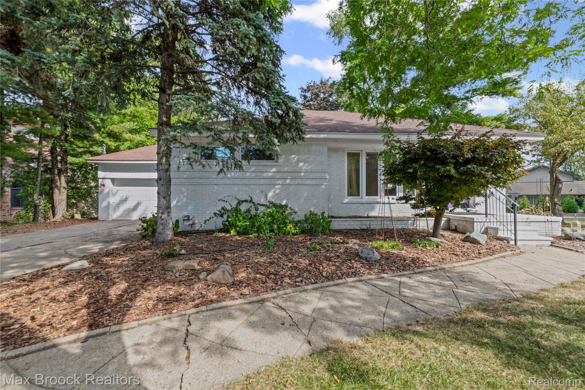 2665 Middlebelt Road Property Photo 2