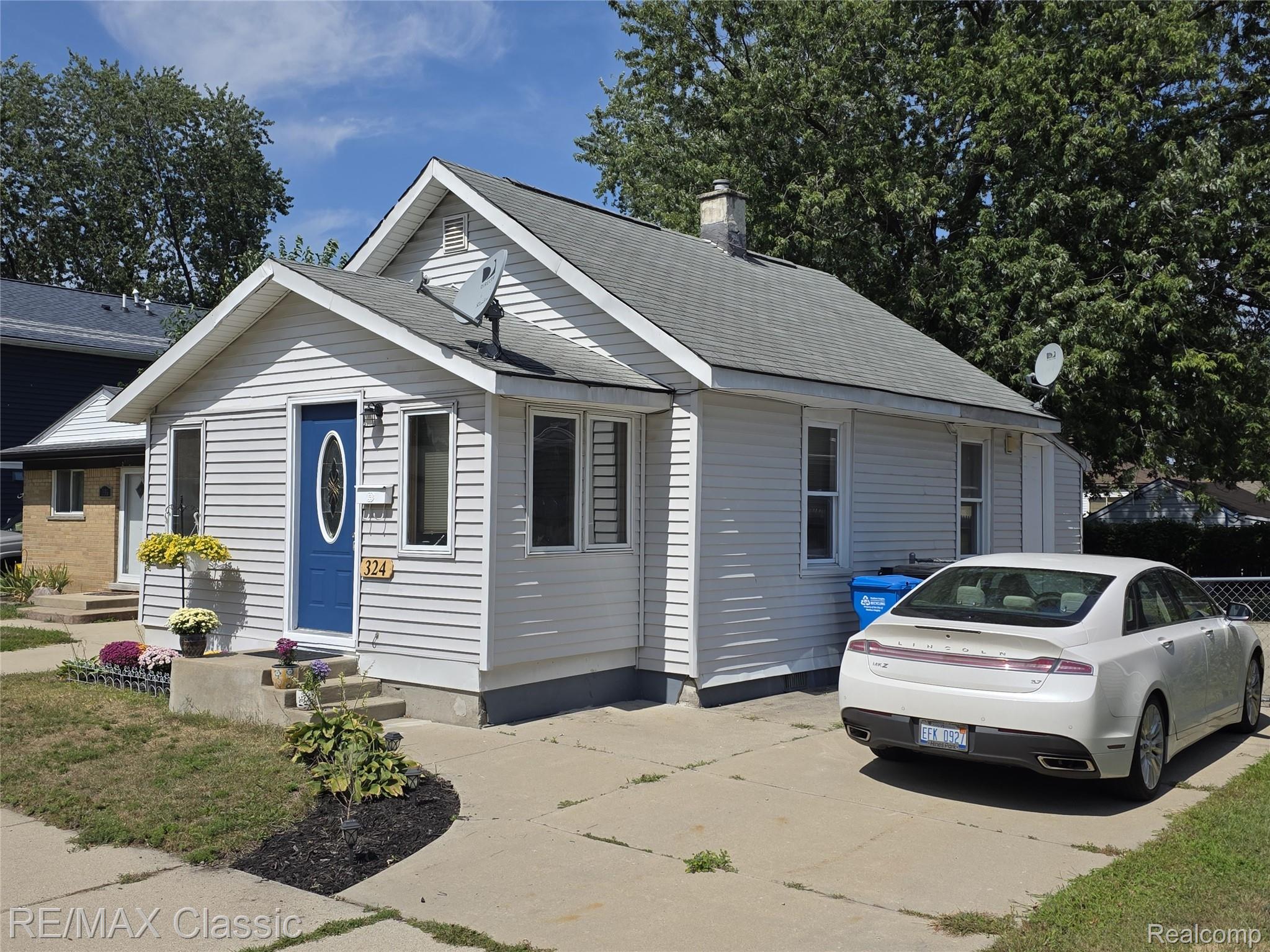 324 W Hudson Avenue Property Photo 1