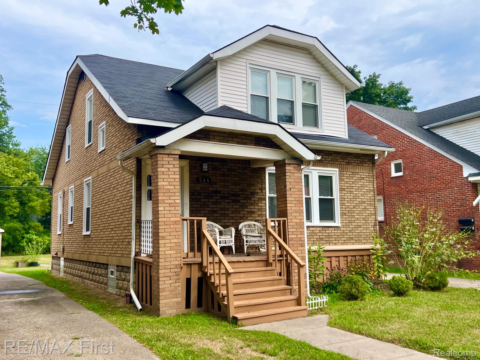 544 Laprairie Street Property Photo 1