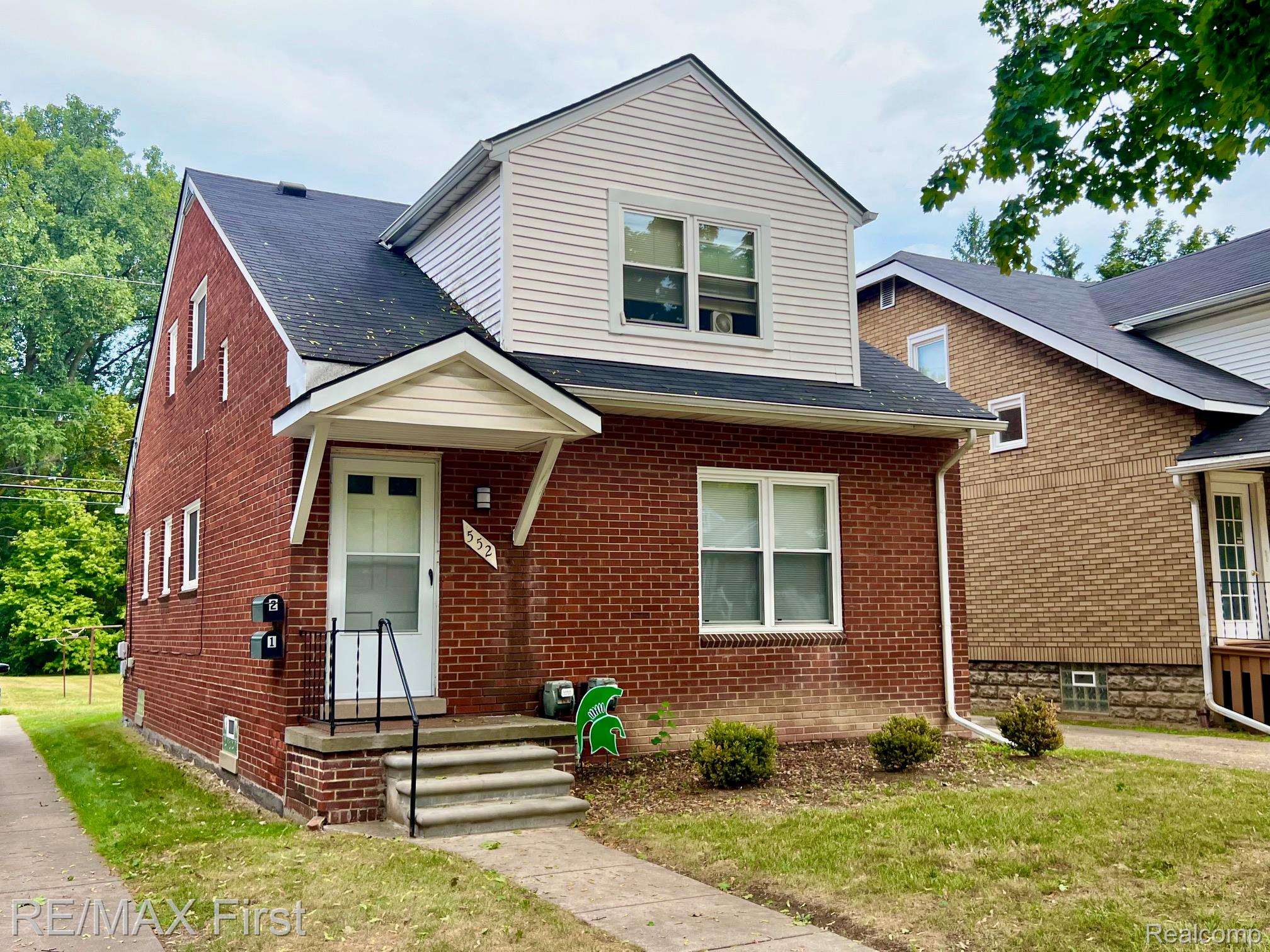 552 Laprairie Street Property Photo 1