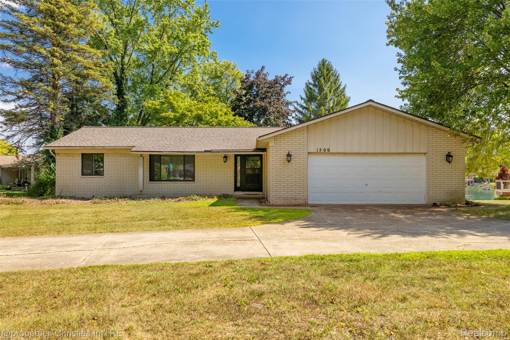 1500 3 Lakes Drive Property Photo 1