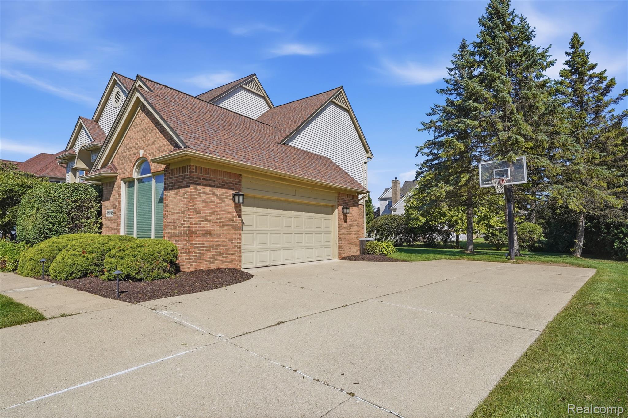 48098 Covington Court Property Photo 4