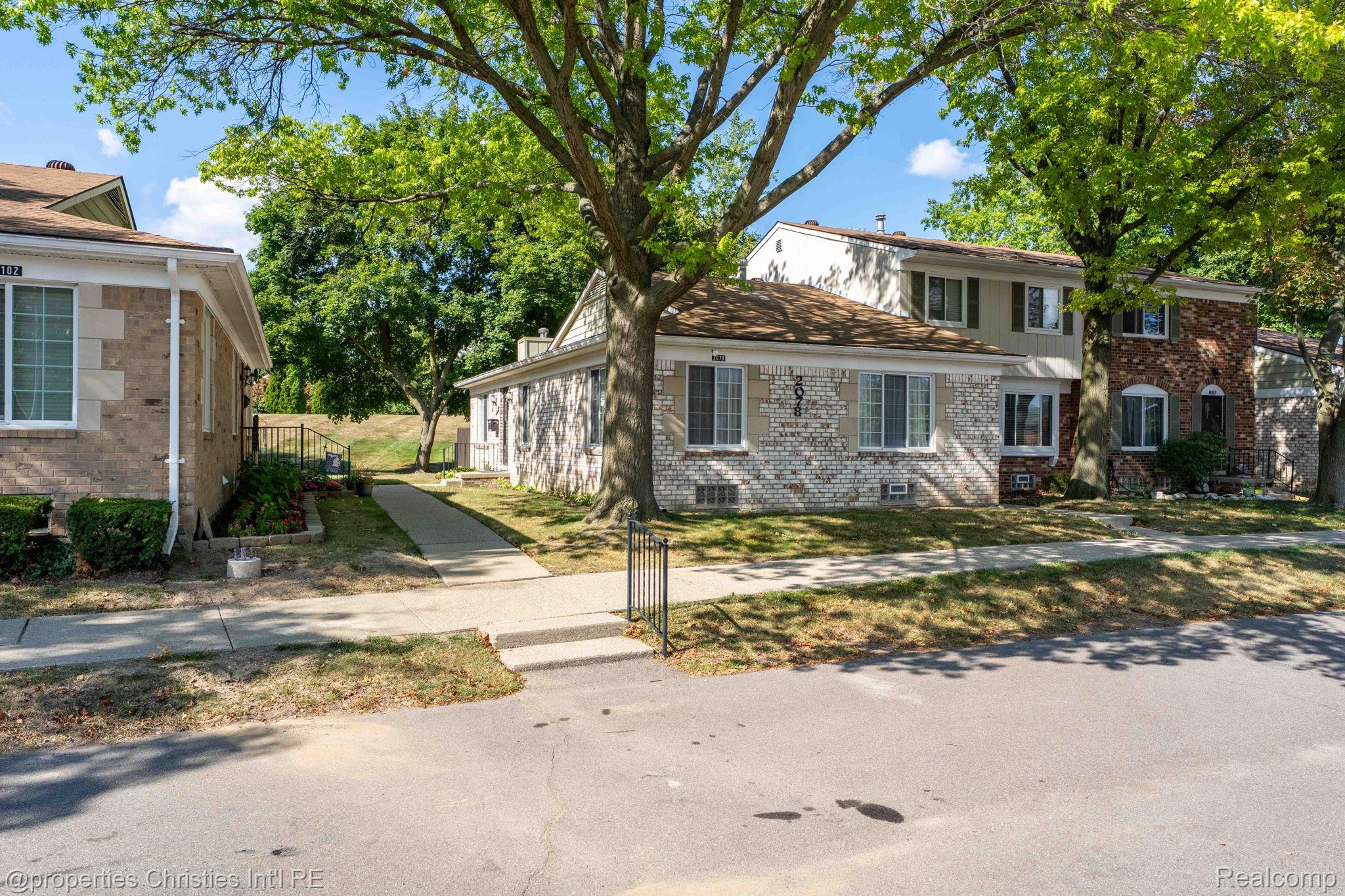 2078 Parmenter Boulevard Property Photo 1