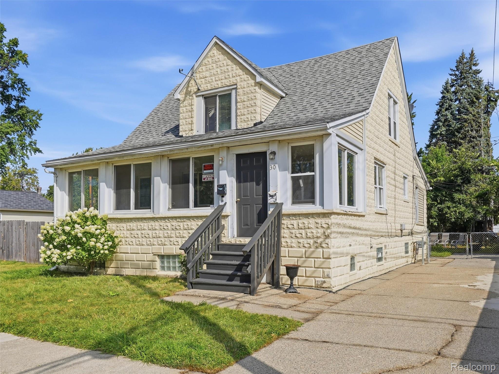 30 W Granet Avenue Property Photo 2