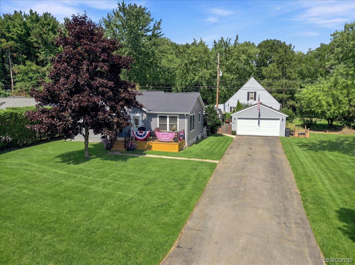 5508 Clinton River Drive Property Photo 1