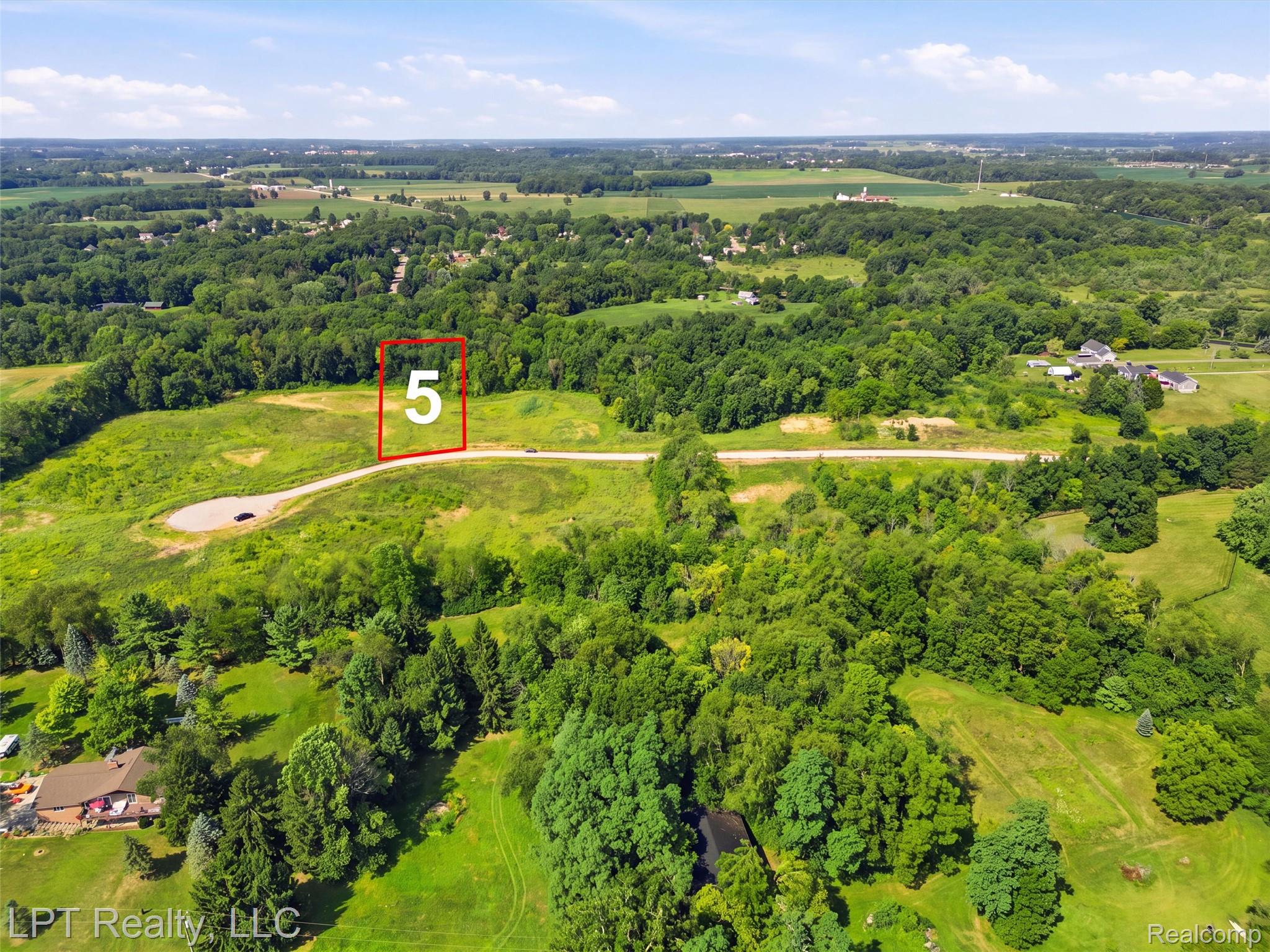 9571 Creekside Drive Property Photo 1