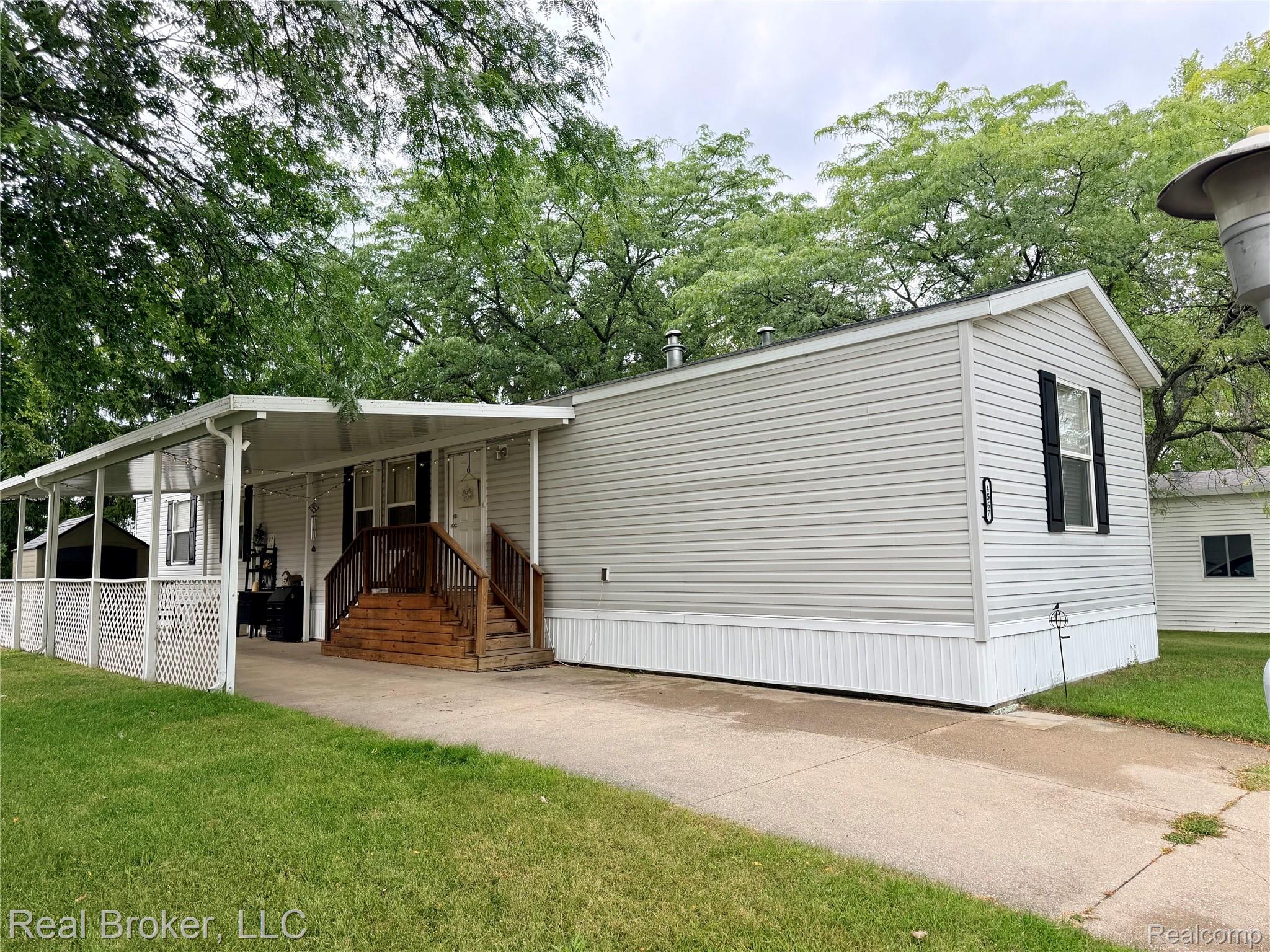 4567 Ashwood Property Photo 1