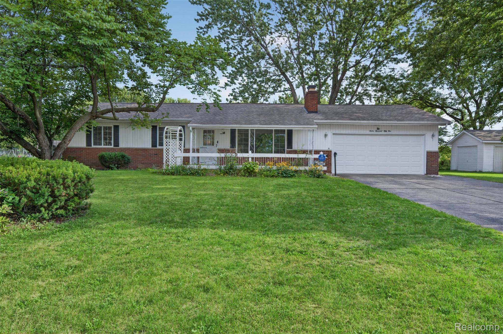 12055 W Pierson Road Property Photo 1