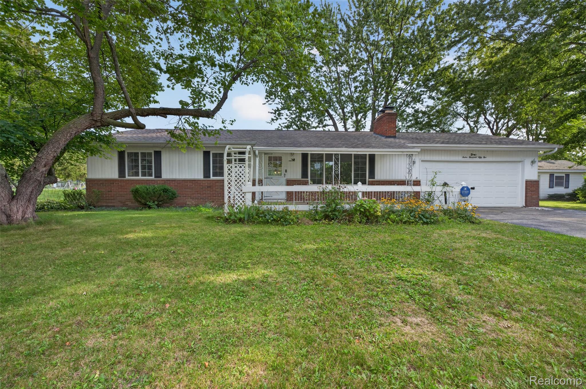 12055 W Pierson Road Property Photo 2