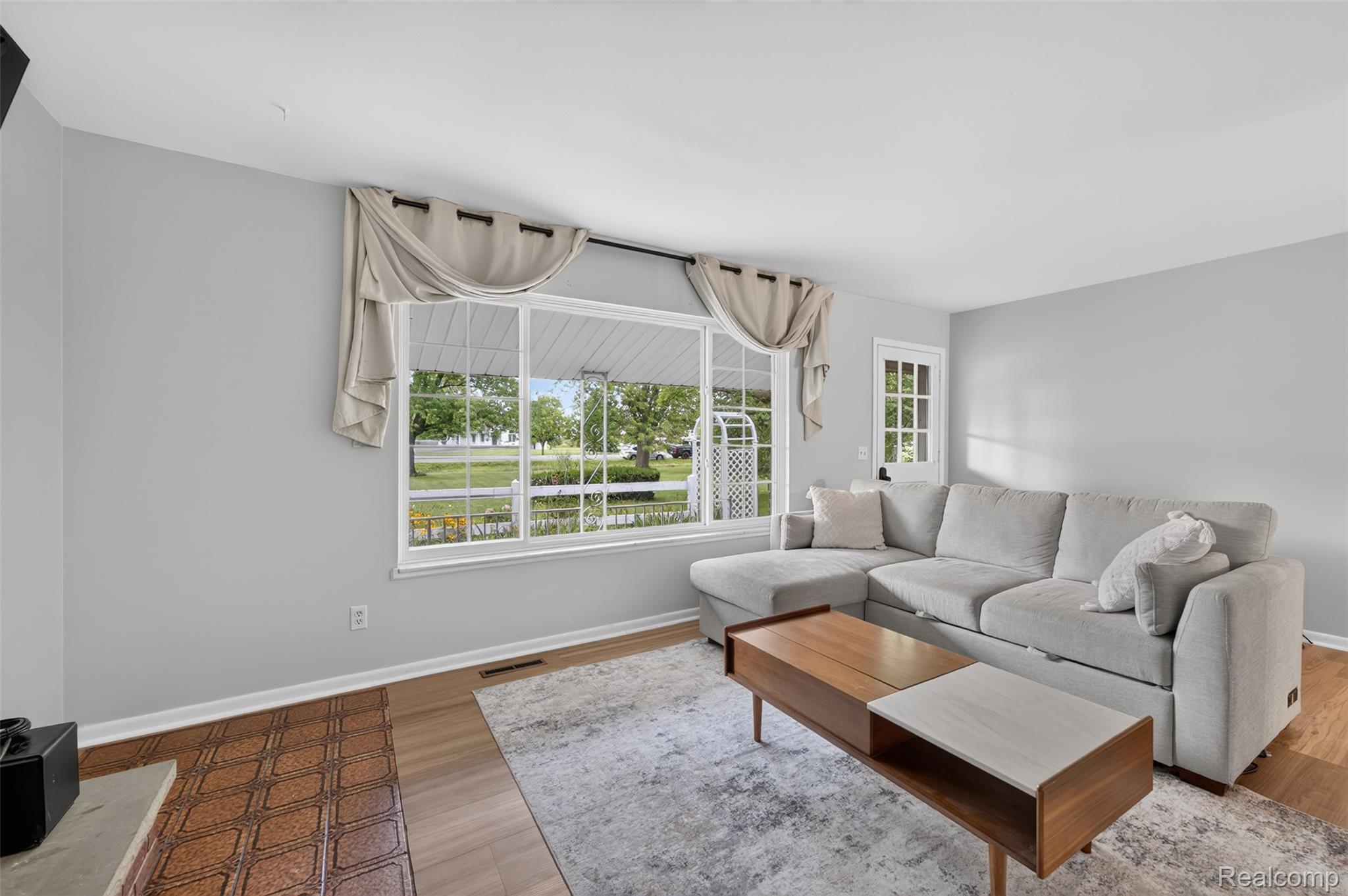 12055 W Pierson Road Property Photo 9