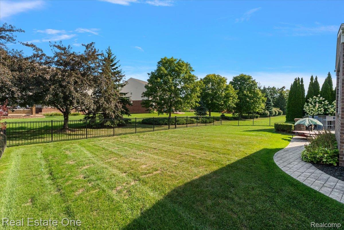 15817 Diamante Drive Property Photo 6