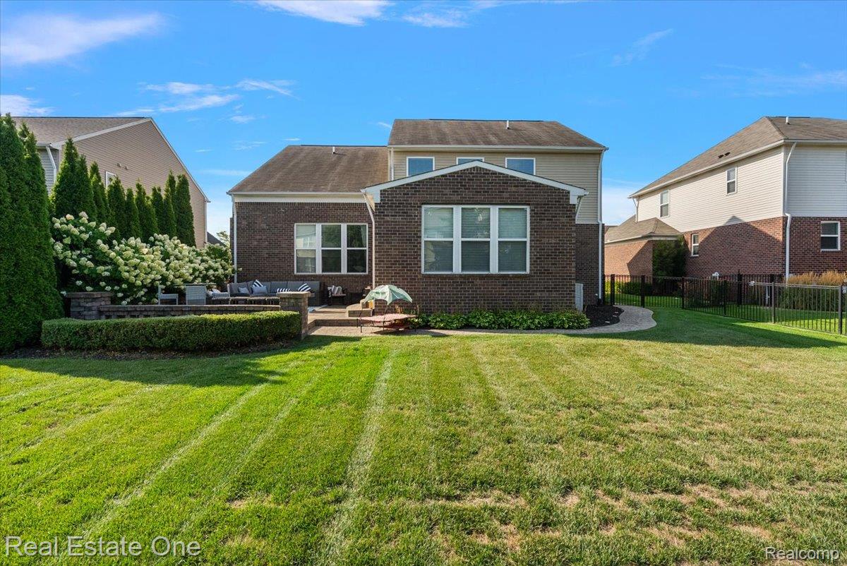 15817 Diamante Drive Property Photo 8
