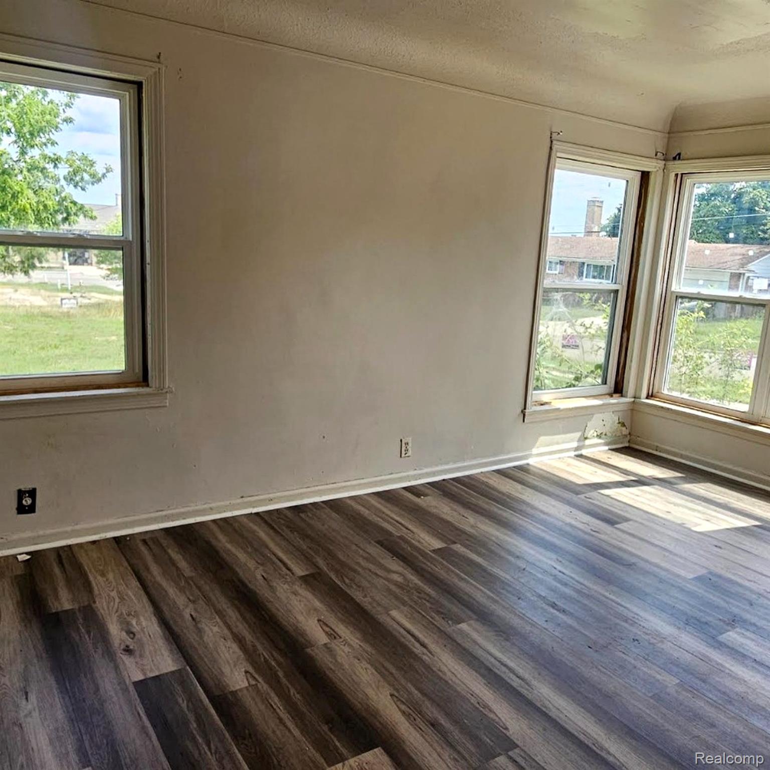 629 Spencer Street Property Photo 2
