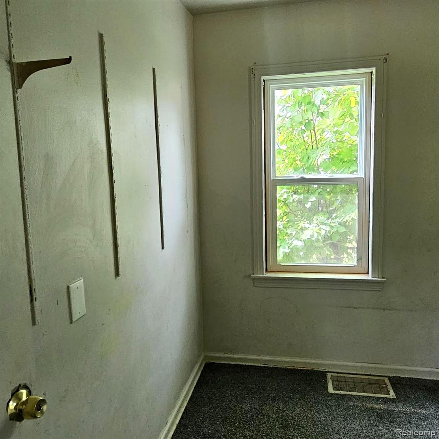 629 Spencer Street Property Photo 5
