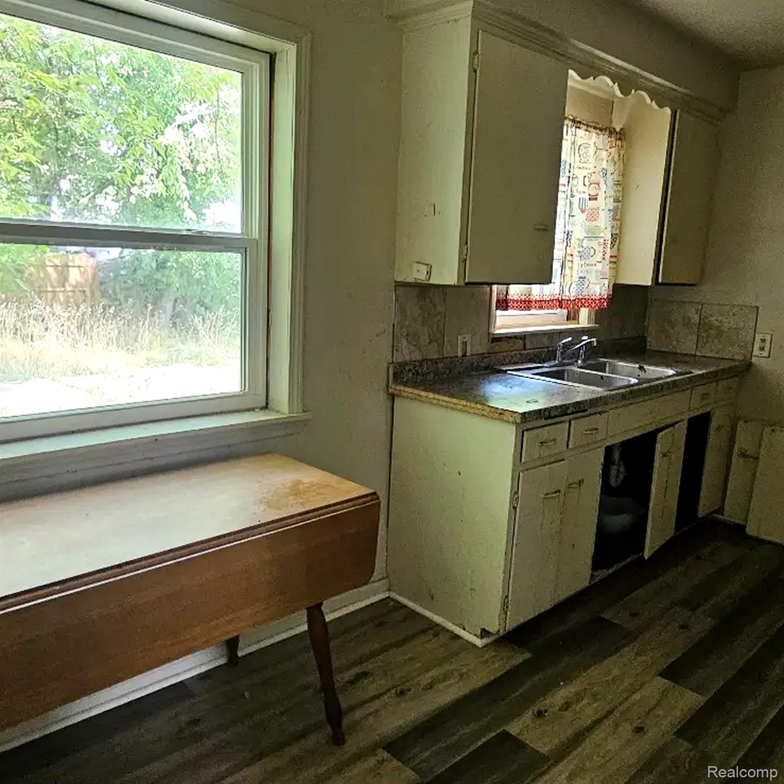 629 Spencer Street Property Photo 7