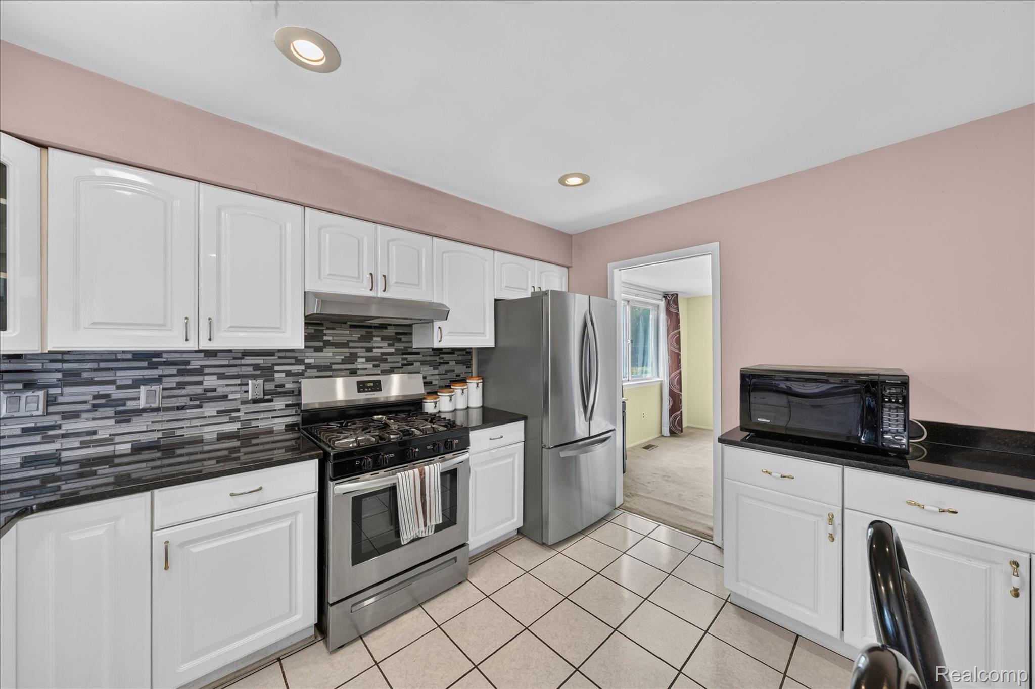 6409 Runnymeade Drive Property Photo 12