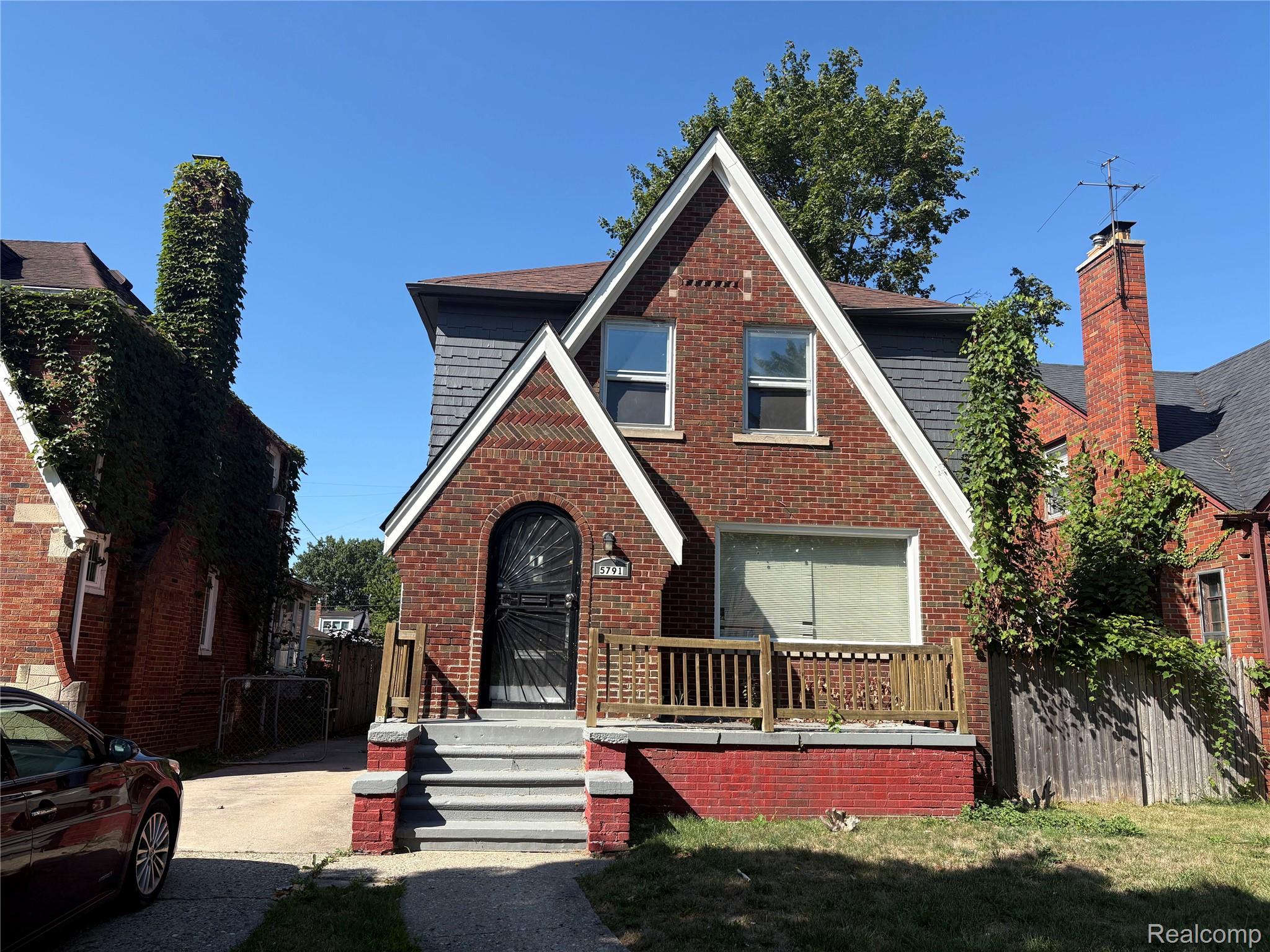 5791 Whittier Street Property Photo 1